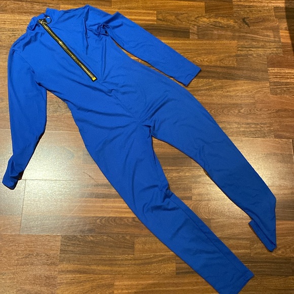 One Piece Set - Picture 3 of 7